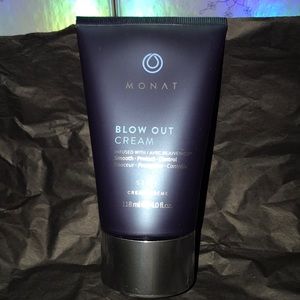 Monat blow out cream